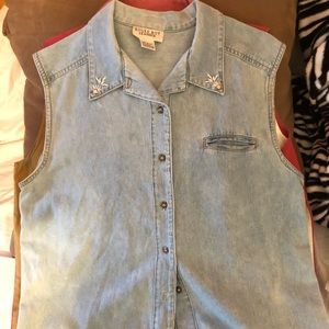 Women’s button down blouse. Size L chambray with collar detail.